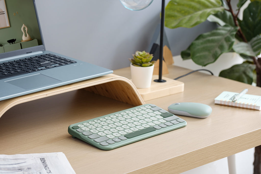 ASUS Marshmallow Keyboard KW100 Green Tea Latte in use