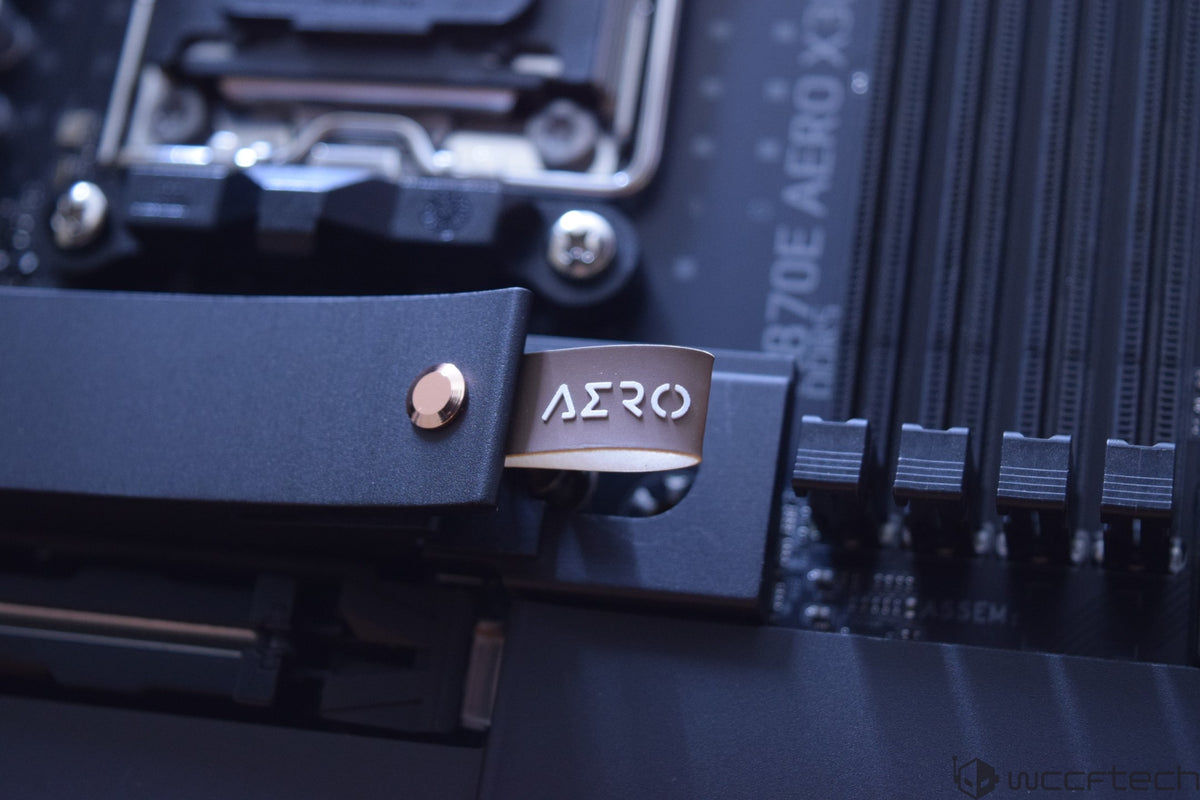 Gigabyte X870E AERO X3D Dark Wood