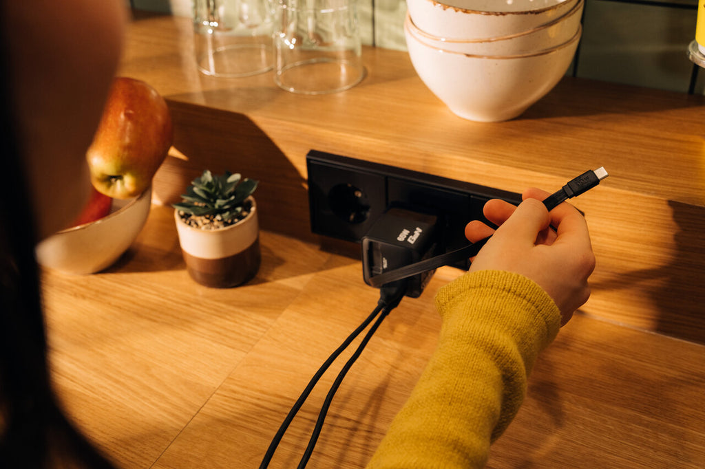 Verbatim GaN Wall Charger 65W 2-Port Retractable Cable - Tech Syndicate