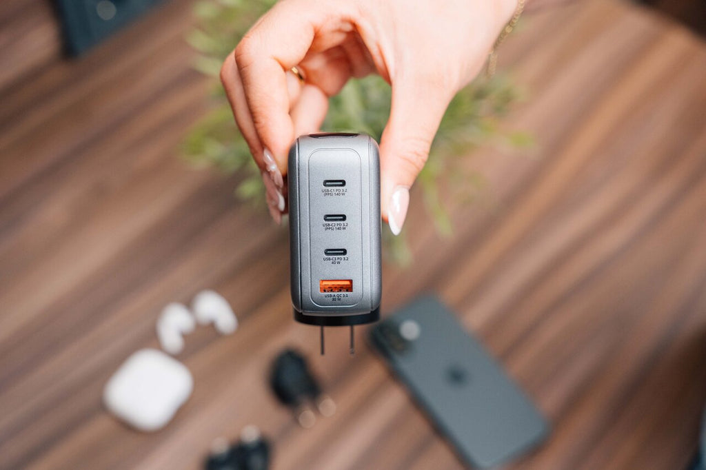 Verbatim Mini GaN Charger 140W Display 4-Port + USB-C Cable - Tech Syndicate