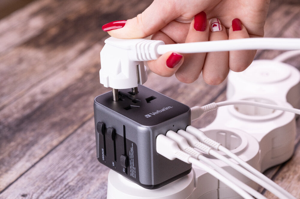 Verbatim UTA-03 Universal Travel Adapter 30W USB-C PD QC 3.0 - Tech Syndicate