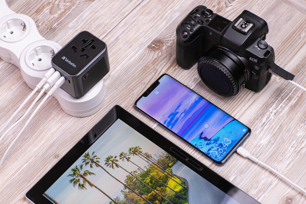 Verbatim UTA-03 Universal Travel Adapter 30W USB-C PD QC 3.0 - Tech Syndicate