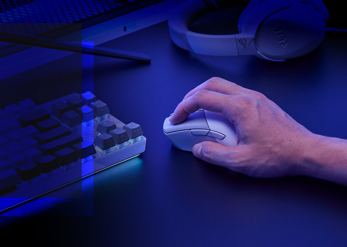 A Moonlight White ROG Gladius III Wireless AimPoint being used in an all-white setup