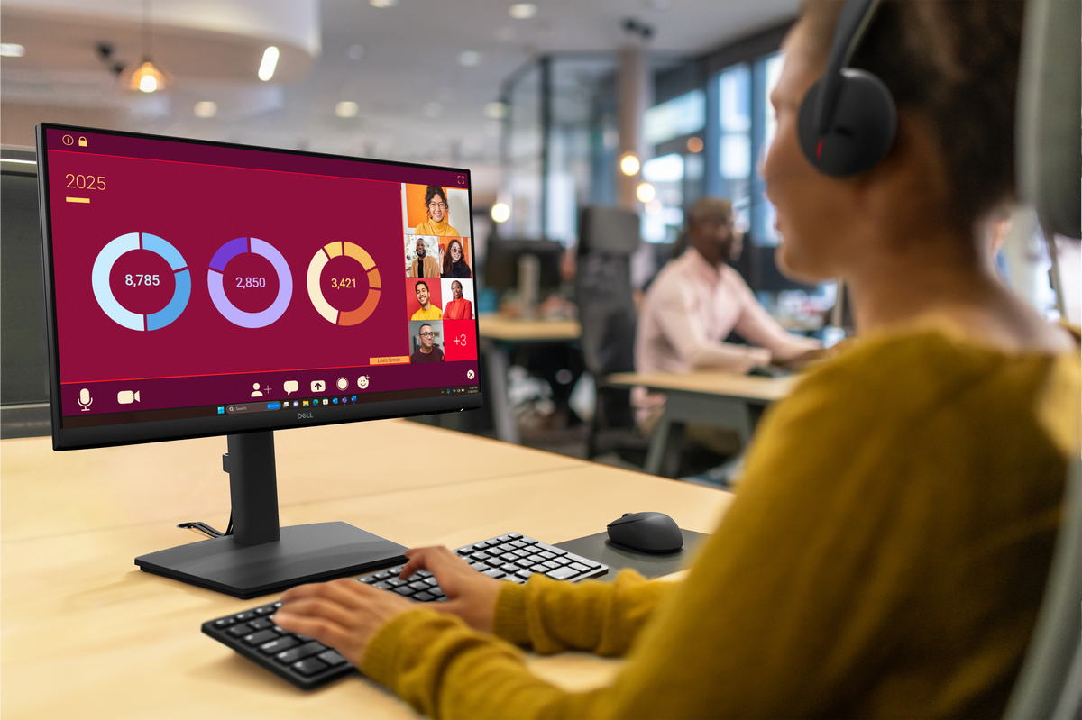 An office worker using a Dell Pro 22 Adjustable Stand Monitor to collaborate during a web conference.